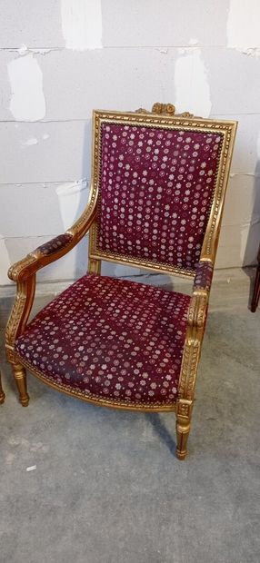Paire de fauteuils à dossier plat en bois...