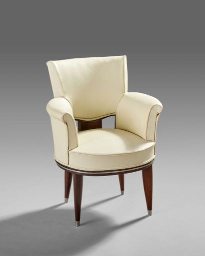 Fauteuil de paquebot (?) en palissandre.

Garniture...