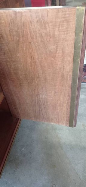 Importante enfilade en placage de palissandre...