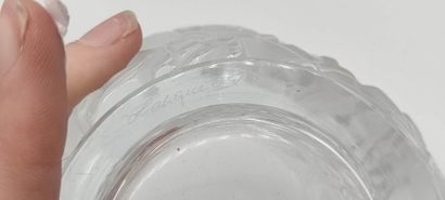 LALIQUE, France. 

Vase en cristal moulé-pressé.

Décor...