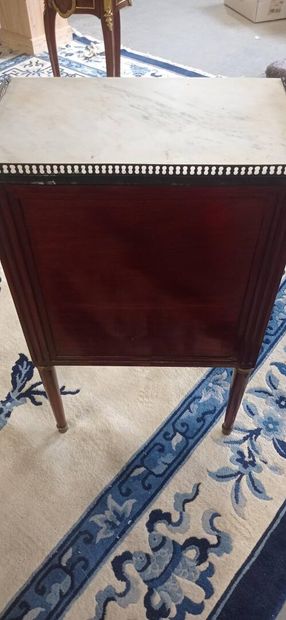 Chest of drawers, all faces in mahogany and...