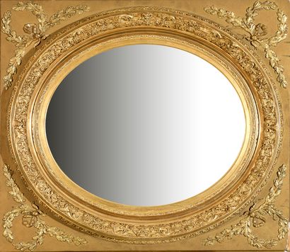 Miroir de forme circulaire en bois et stuc...