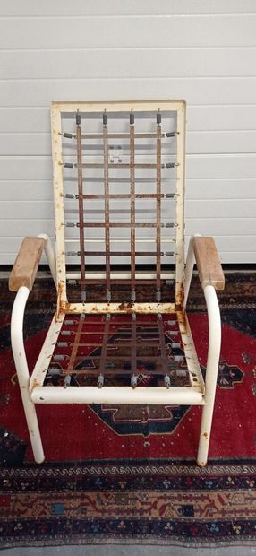 Jean PROUVE (1901-1984).

Fauteuil de repos...