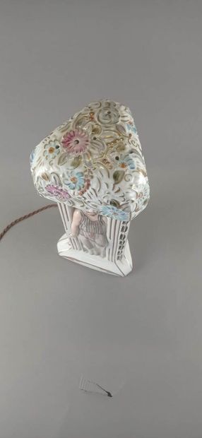 RAUCHE LIMOGES

Triangular shaped night light...