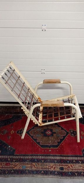 Jean PROUVE (1901-1984).

Fauteuil de repos...