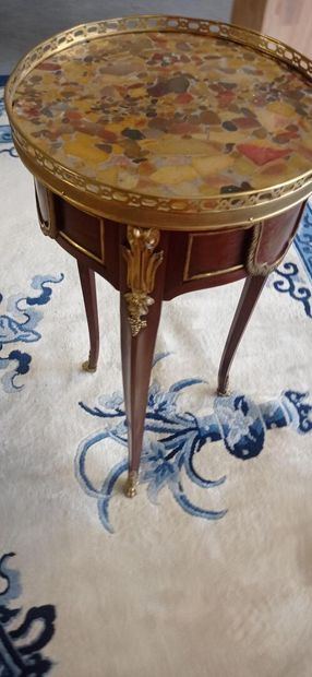 Circular table in solid mahogany and burr...