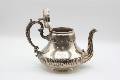 Coffee service in silver with foliage. 

It...