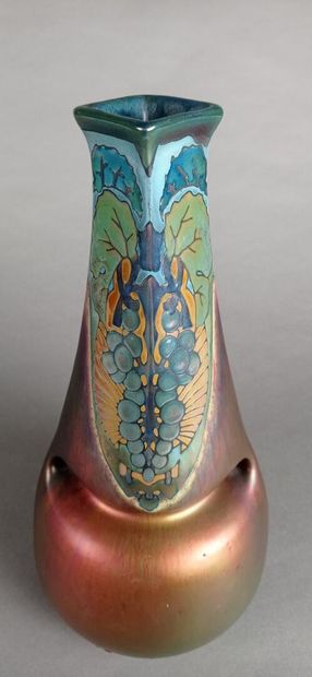 MONTIERES AMIENS

Vase à long col irisé à...