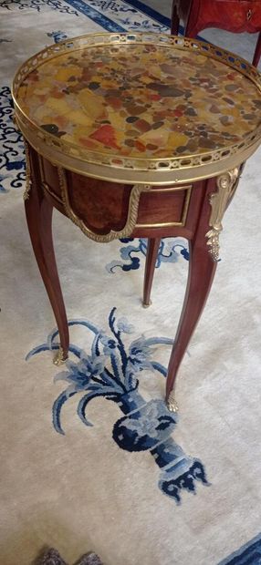 Circular table in solid mahogany and burr...