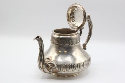 Coffee service in silver with foliage. 

It...