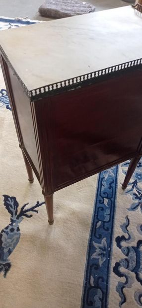 Chest of drawers, all faces in mahogany and...