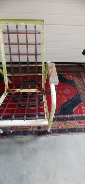Jean PROUVE (1901-1984).

Fauteuil de repos...