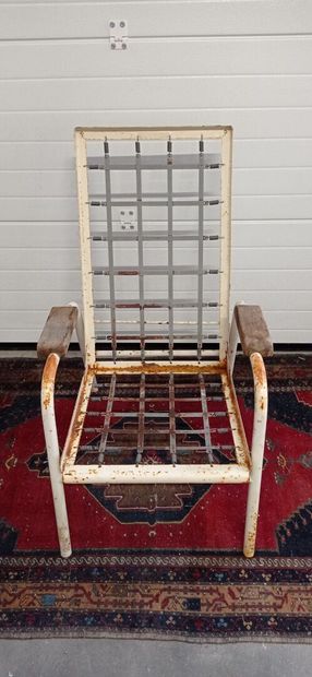 Jean PROUVE (1901-1984).

Fauteuil de repos...