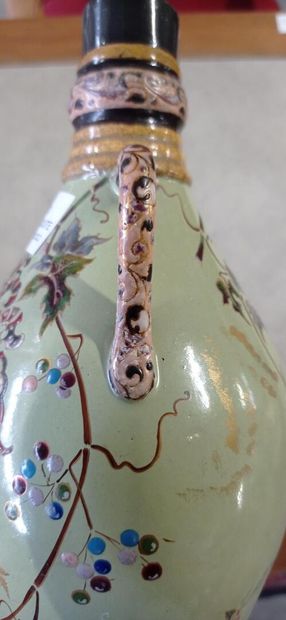 Emile GALLE (1846-1904), Nancy.

Vase en...