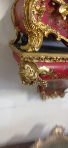 Cartel and its base of lamp in red varnish...