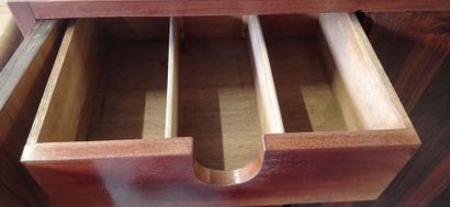 Importante enfilade en placage de palissandre...