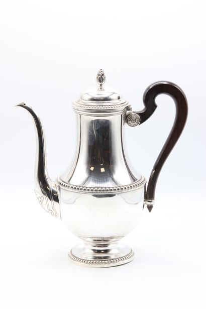 Cafetière en argent.

Pied, corps, couvercle...