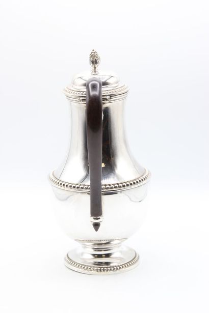 Cafetière en argent.

Pied, corps, couvercle...