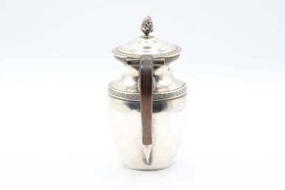 Cafetière tête à tête en argent.

Décor de...