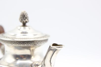 Cafetière tête à tête en argent.

Décor de...