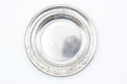 Assiette à bouillie en argent.

Décor de...