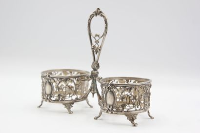 
Salière double en argent style Louis XVI.




Décor...