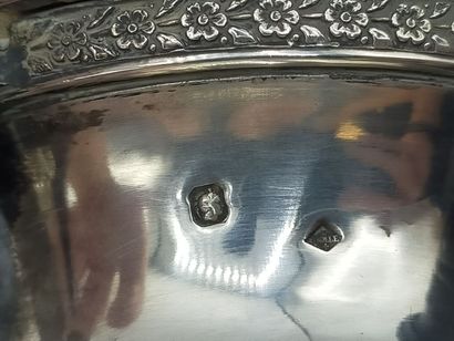 Cafetière tête à tête en argent.

Décor de...