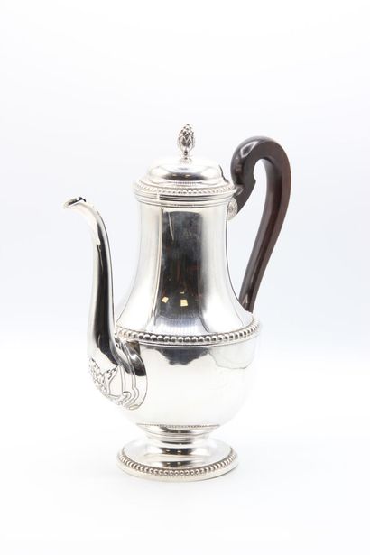 Cafetière en argent.

Pied, corps, couvercle...