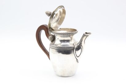 Cafetière tête à tête en argent.

Décor de...