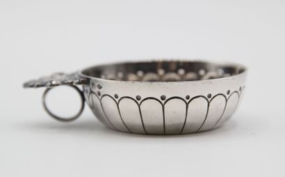 Taste-vin en argent au rare modèle dit «...