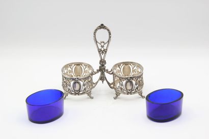 
Salière double en argent style Louis XVI.




Décor...