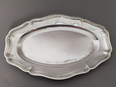 Plat ovale en argent de forme oblongue

Modèle...