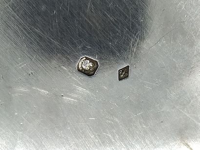 Assiette à bouillie en argent.

Décor de...