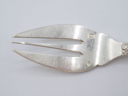 Service à poisson en argent de style Louis...