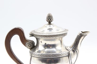 Cafetière tête à tête en argent.

Décor de...