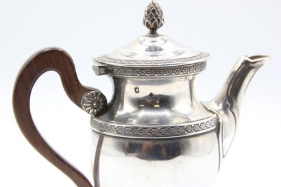 Cafetière tête à tête en argent.

Décor de...