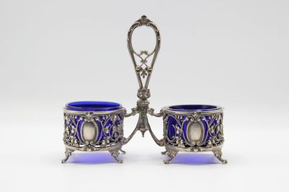 
Salière double en argent style Louis XVI.




Décor...