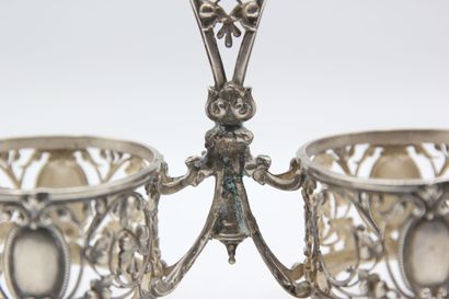 
Salière double en argent style Louis XVI.




Décor...