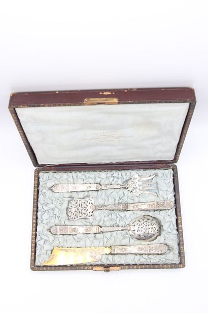 Service à mignardises en argent et argent...