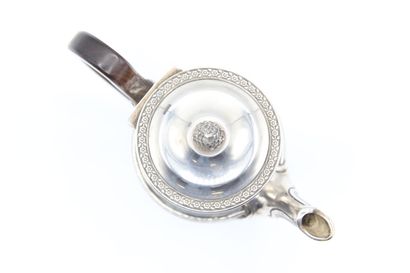 Cafetière tête à tête en argent.

Décor de...