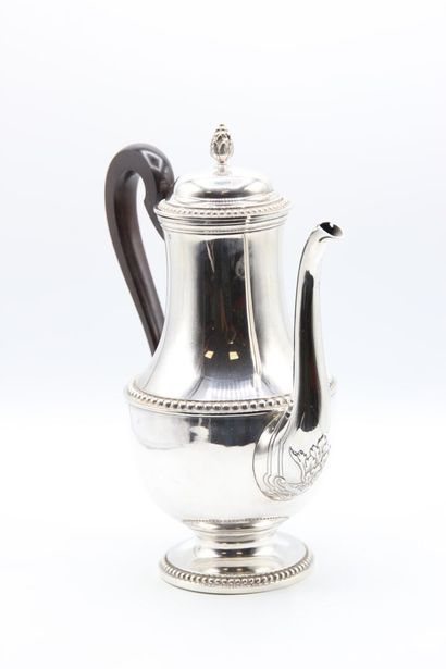 Cafetière en argent.

Pied, corps, couvercle...