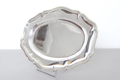 Plat ovale en argent de forme oblongue

Modèle...