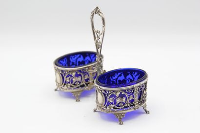
Salière double en argent style Louis XVI.




Décor...