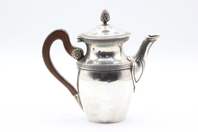 Cafetière tête à tête en argent.

Décor de...