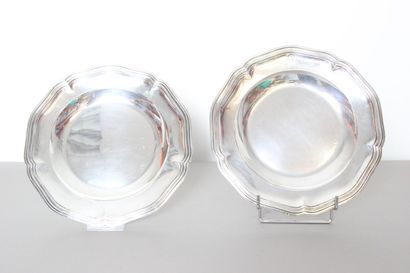 Paire de plats en argent.

Modèle filet contour.

Aile...