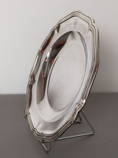 Paire de plats en argent.

Modèle filet contour.

Aile...