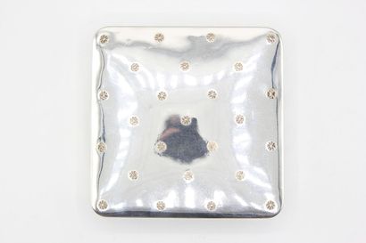 KELLER

Boîte carrée en argent à décor en...