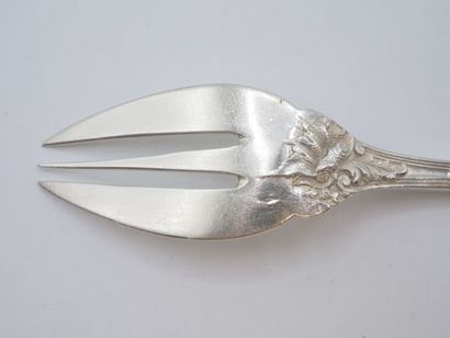 Service à poisson en argent de style Louis...
