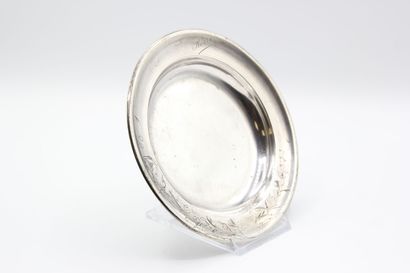 Assiette à bouillie en argent.

Décor de...