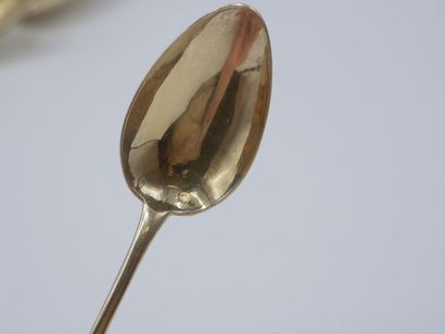 Service de 12 cuillères à café-thé en vermeil...